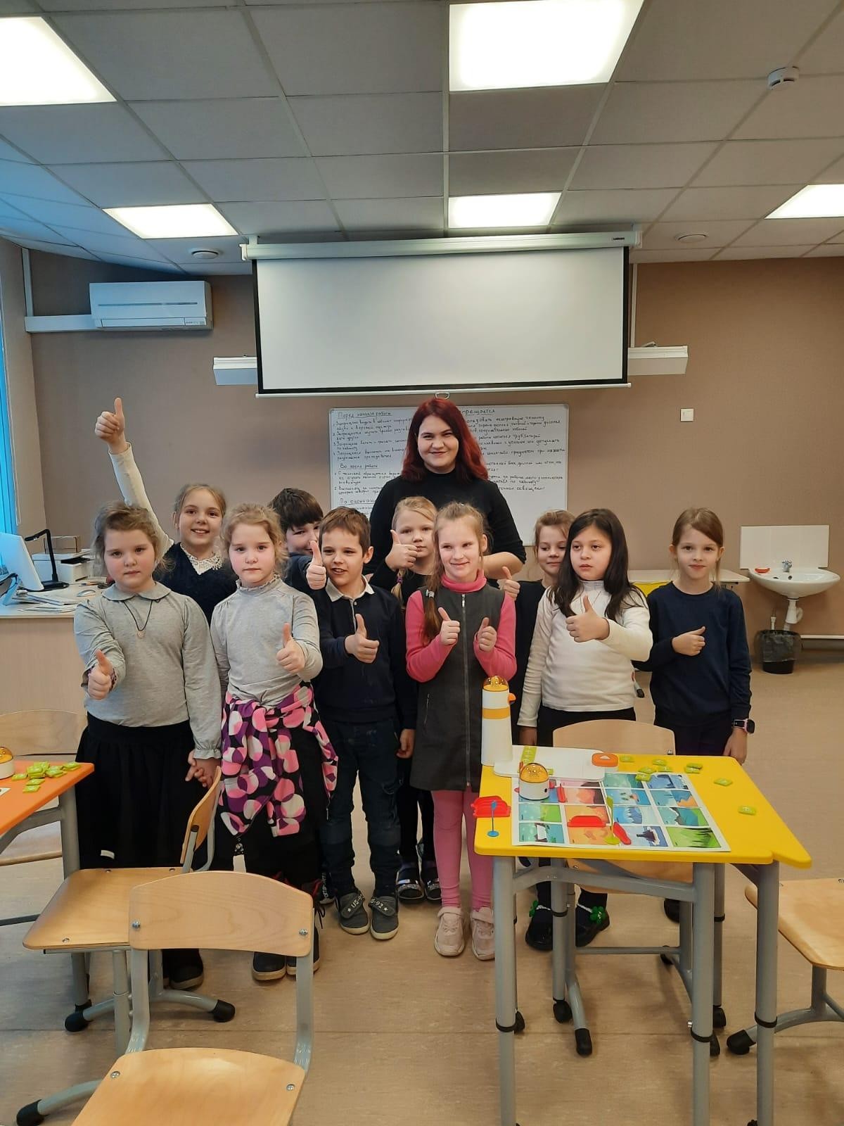 Занятия по основам робототехники в «Точке роста»