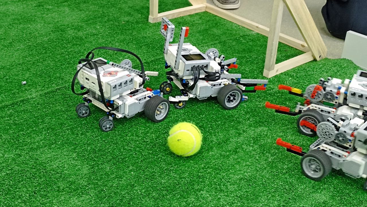 Соревнования по робофутболу